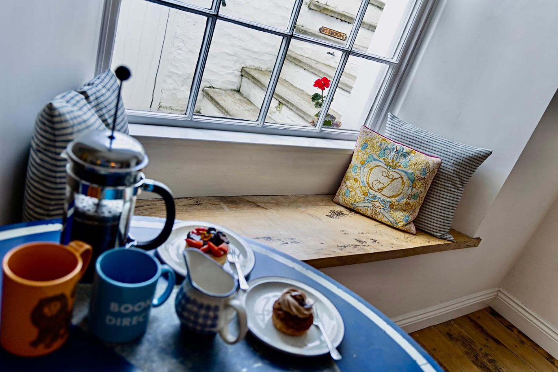 Paramount Apartments Ilfracombe, Arty Seaside Holiday Apartments Стая снимка